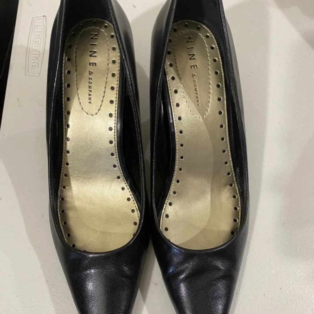 Black point toe heels